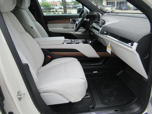 New 2027 Cadillac Vistiq Sport AWD/4WD image 10