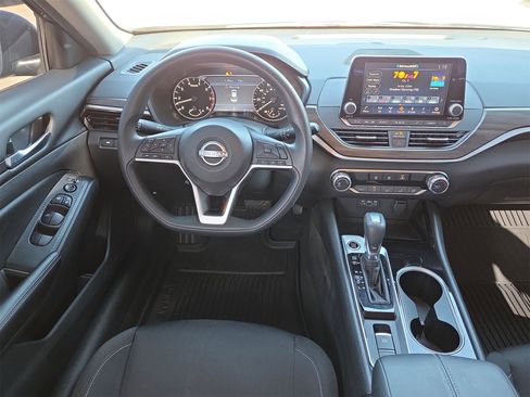 Used 2024 Nissan Altima 2.5 SV image 14