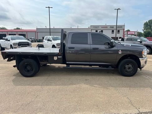 Used 2024 RAM 3500 Tradesman w/ Chrome Appearance Group AWD/4WD image 4
