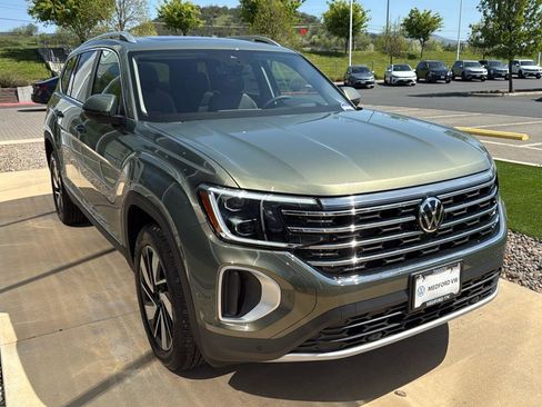 New 2025 Volkswagen Atlas SEL image 3