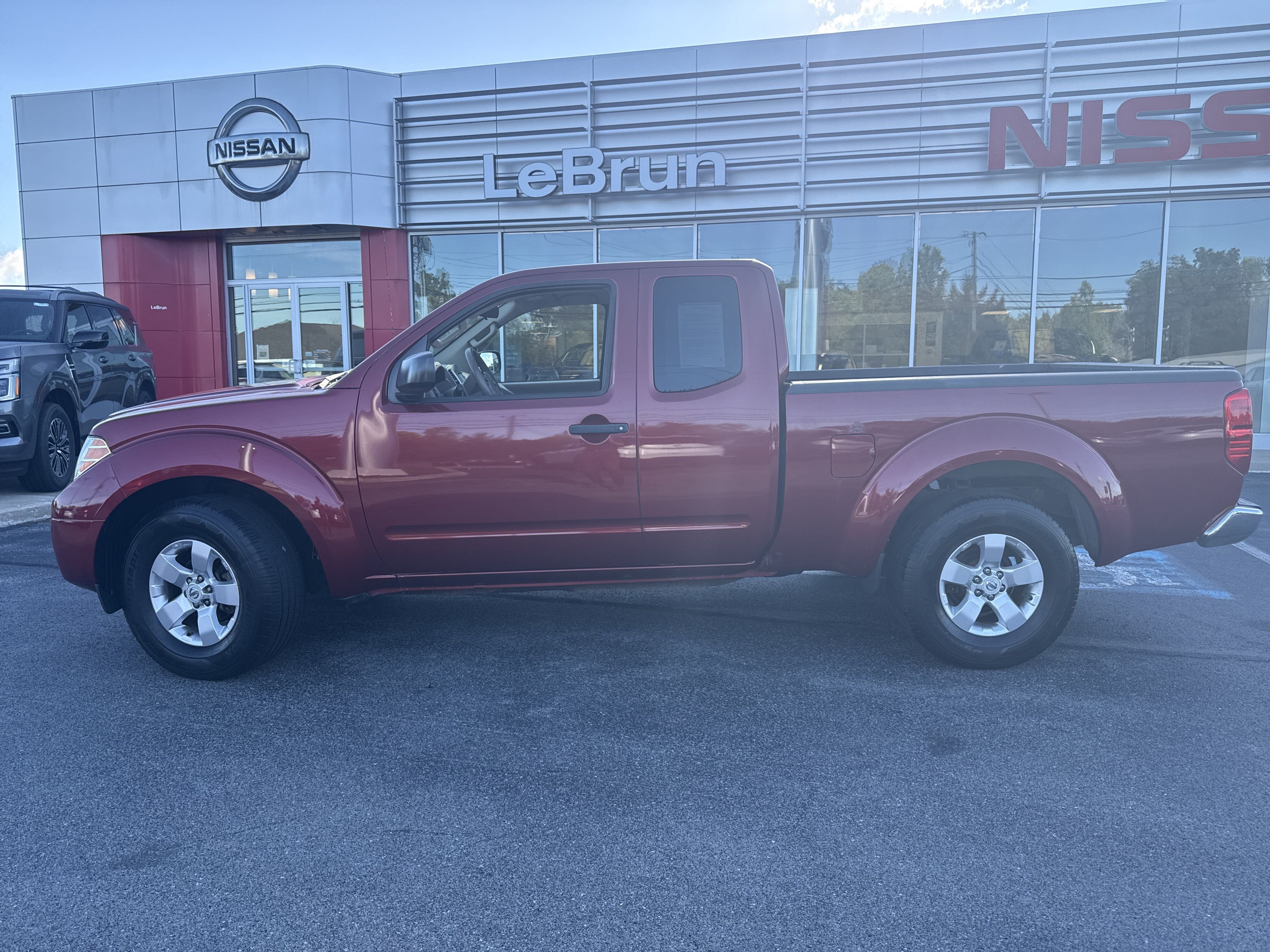 Used 2013 Nissan Frontier SV RWD image 2