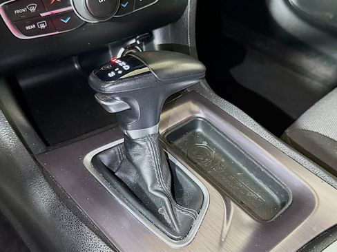 Used 2018 Dodge Charger SXT RWD image 14