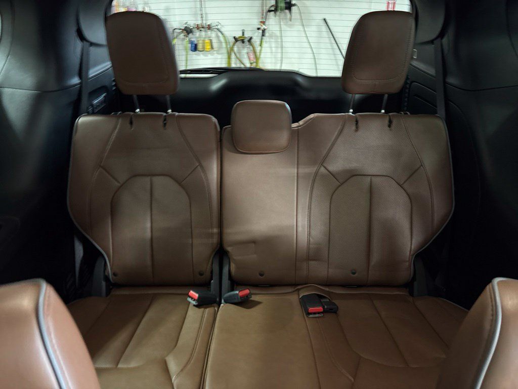 Used 2019 Chrysler Pacifica Limited FWD image 31