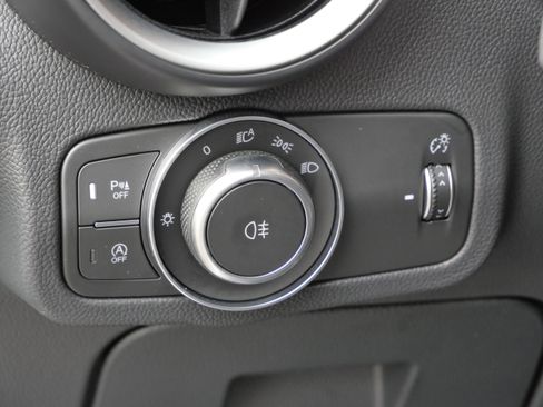 Used 2023 Alfa Romeo Stelvio Ti image 8