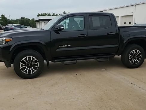 Used 2021 Toyota Tacoma TRD Sport w/ Technology Package AWD/4WD image 4