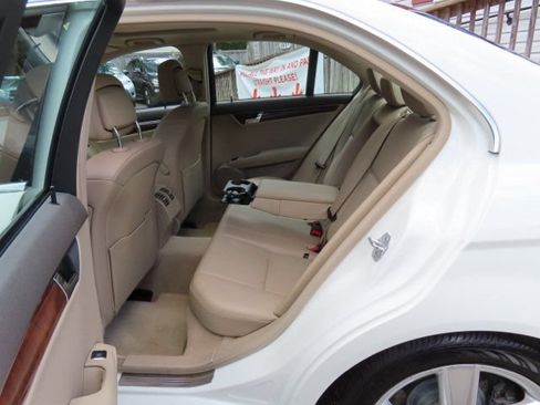 Used 2011 Mercedes-Benz C 300 4MATIC Sedan image 11