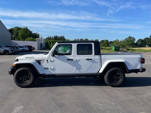 Used 2021 Jeep Gladiator Overland AWD/4WD image 4