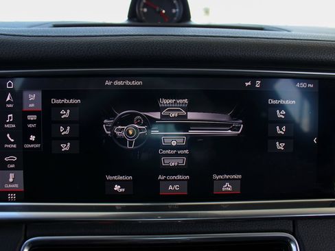 Used 2020 Porsche Panamera image 33