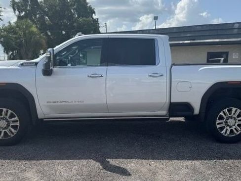 Used 2023 GMC Sierra 2500 Denali w/ Denali Ultimate Package AWD/4WD image 3