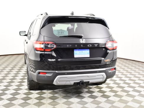 Certified 2025 Honda Pilot TrailSport image 7