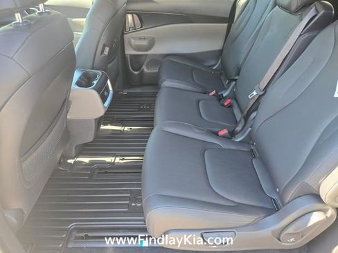 New 2026 Kia Carnival LXS FWD image 11