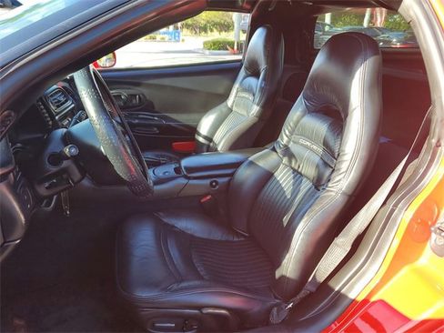 Used 2002 Chevrolet Corvette Coupe w/ Preferred Equipment Group2 image 9