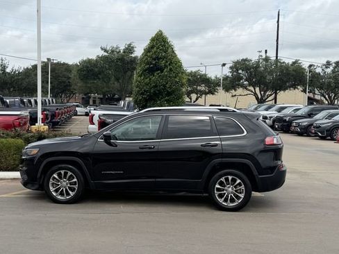 Used 2019 Jeep Cherokee Latitude Plus FWD image 4