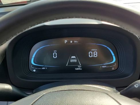 Used 2025 Hyundai Venue SEL FWD image 9