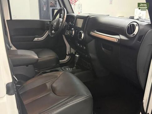 Used 2015 Jeep Wrangler Sahara w/ Connectivity Group AWD/4WD image 18