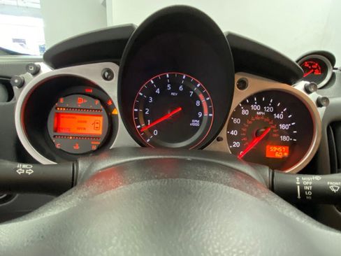 Used 2020 Nissan 370Z Coupe RWD image 33