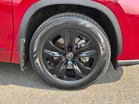 Certified 2024 Toyota Highlander LE AWD/4WD image 10