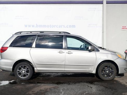 Used 2005 Toyota Sienna XLE image 7
