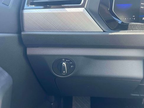 Used 2023 Volkswagen Jetta SE w/ Panoramic Sunroof Package image 21