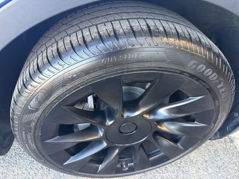 Used 2021 Tesla Model Y Long Range AWD/4WD image 13
