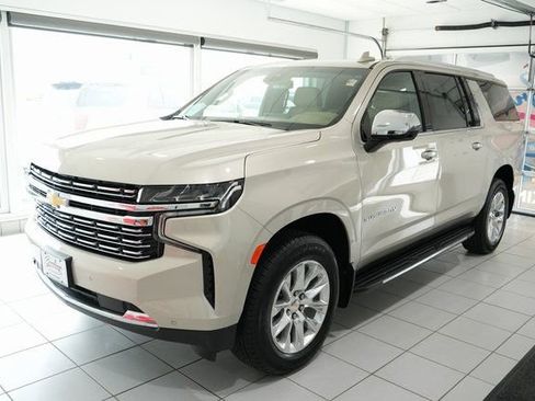 Used 2024 Chevrolet Suburban Premier image 4