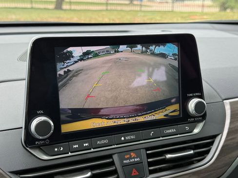 Used 2025 Nissan Altima 2.5 SV image 24