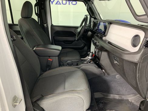 Used 2024 Jeep Wrangler Unlimited w/ Convenience Group AWD/4WD image 40
