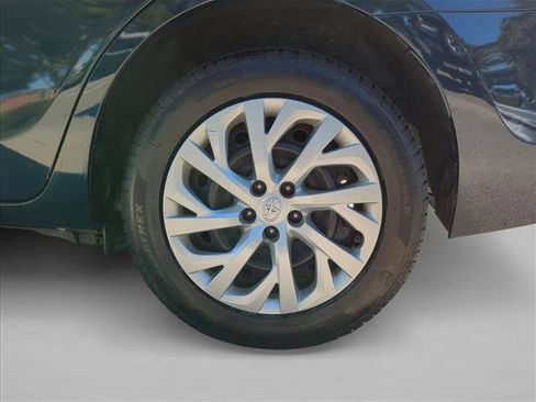 Used 2017 Toyota Corolla LE image 9