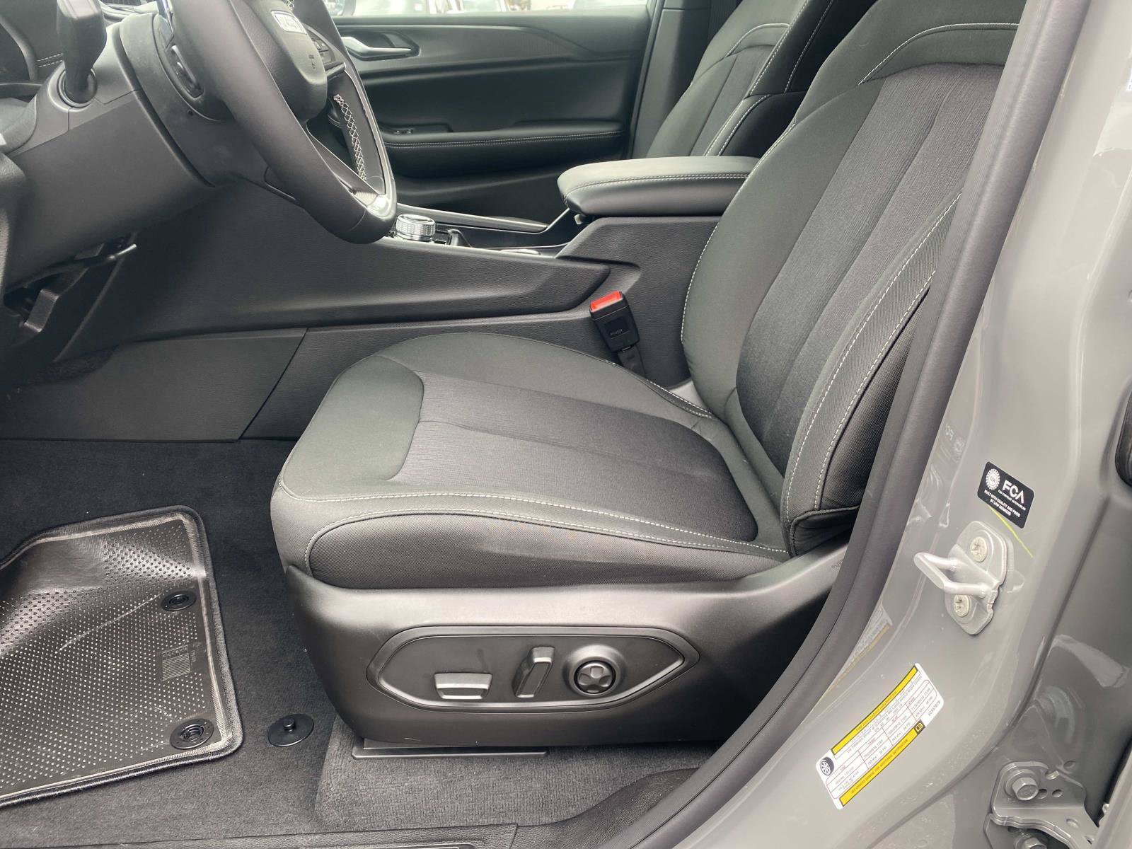New 2027 Jeep Grand Cherokee Laredo X RWD image 13