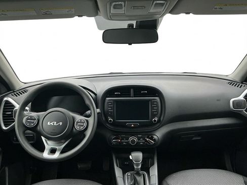 Used 2025 Kia Soul LX w/ LX Technology Package FWD image 9