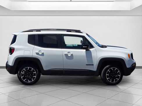 Used 2023 Jeep Renegade Latitude AWD/4WD image 4