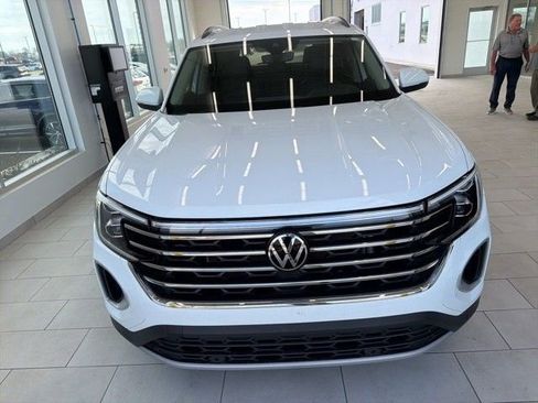 Used 2024 Volkswagen Atlas SE image 11