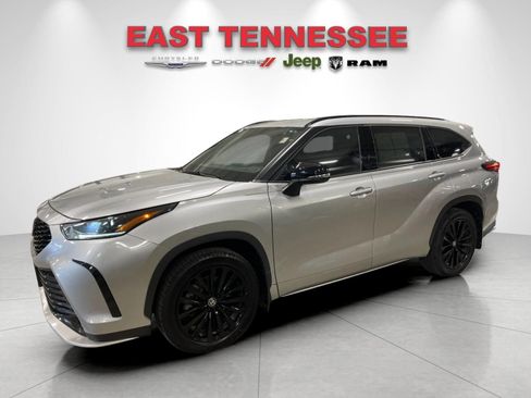 Used 2023 Toyota Highlander XSE FWD image 7