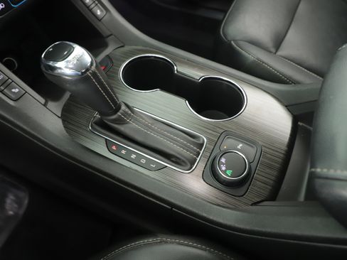 Used 2018 GMC Acadia SLT image 15