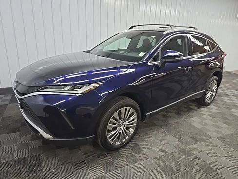 Used 2023 Toyota Venza XLE AWD/4WD image 8