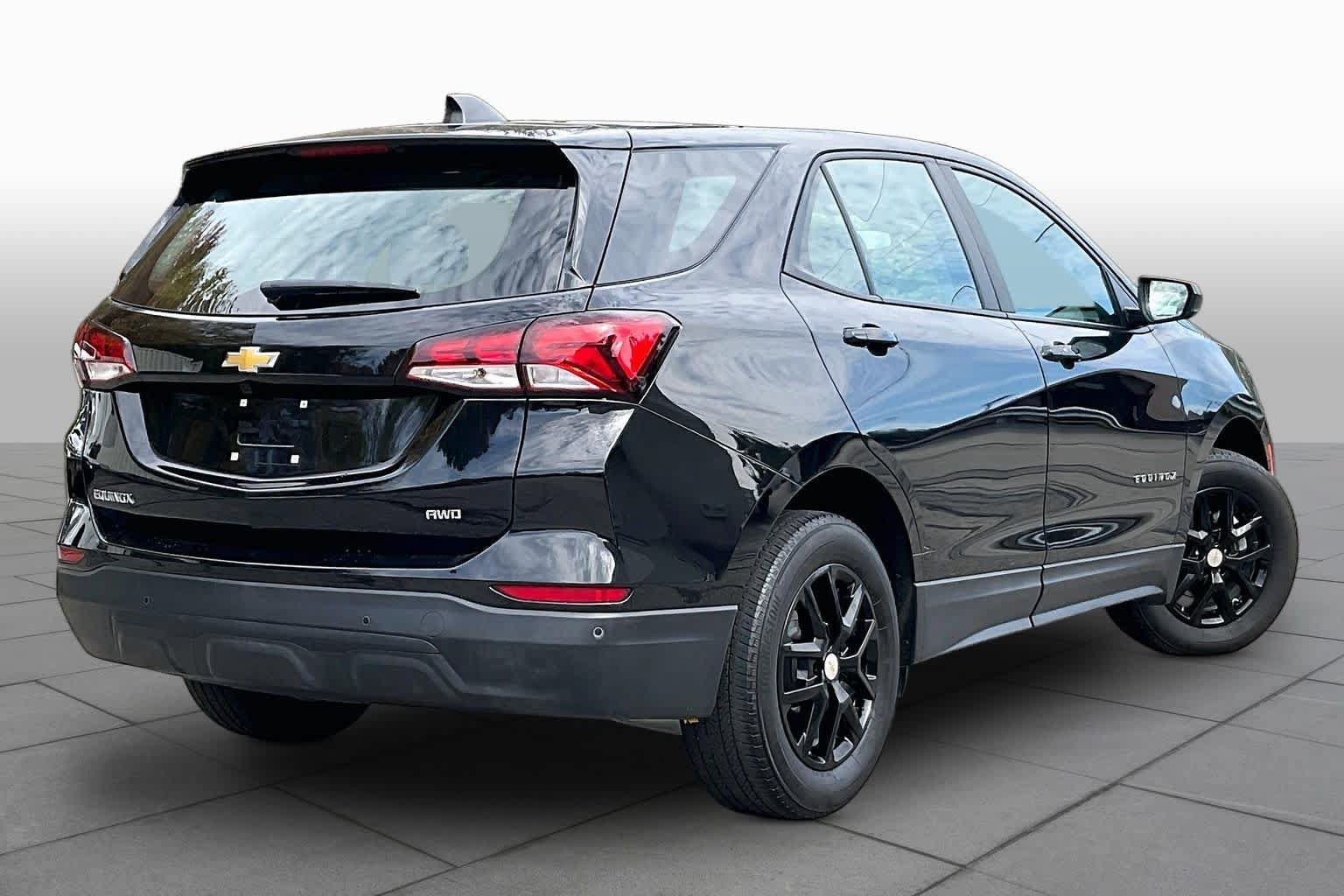 Used 2024 Chevrolet Equinox LS w/ Driver Confidence II Package AWD/4WD image 12