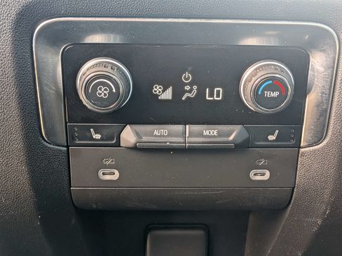 Used 2024 Chevrolet Tahoe Premier AWD/4WD image 18