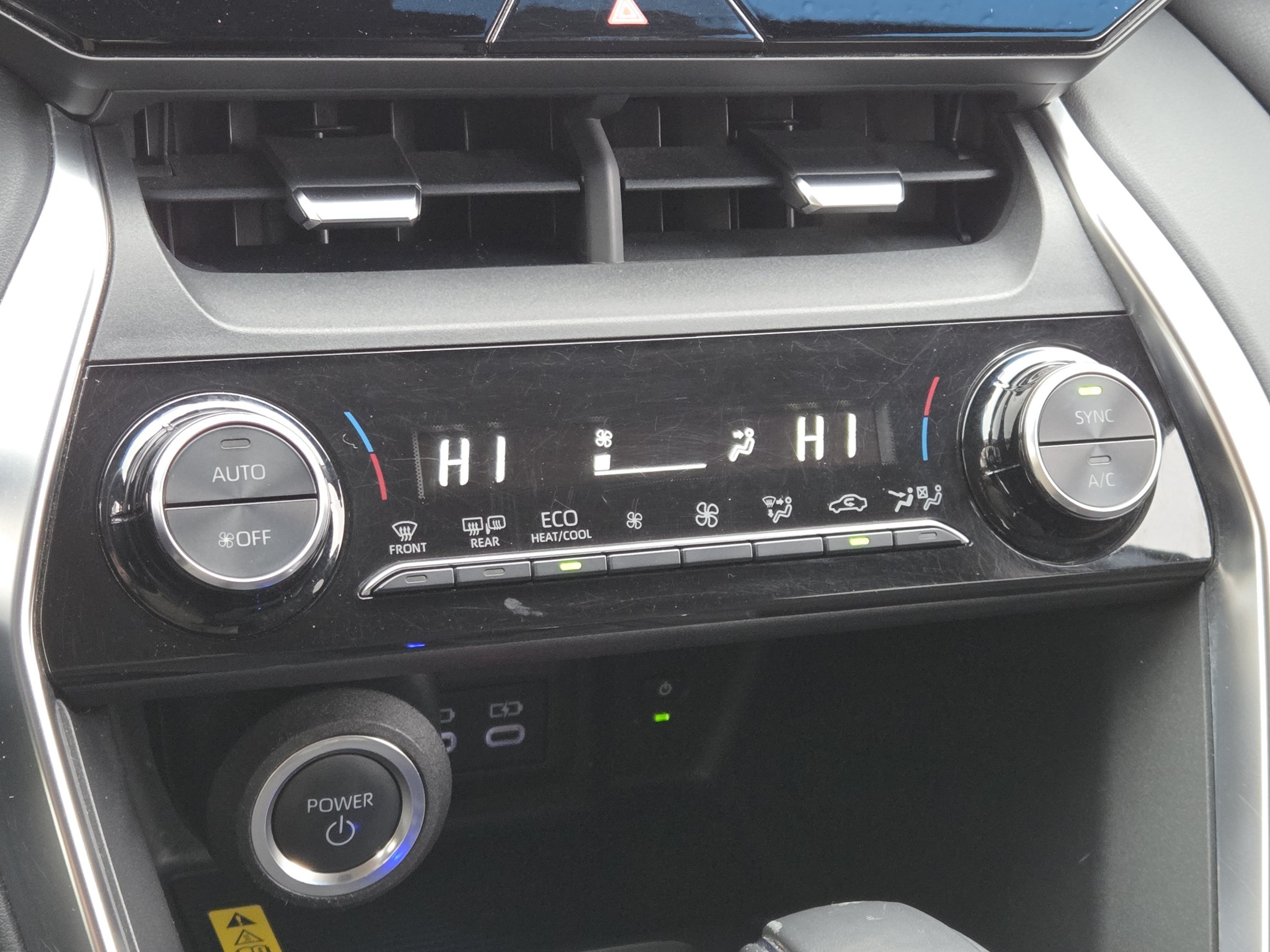 Used 2024 Toyota Venza LE AWD/4WD image 34