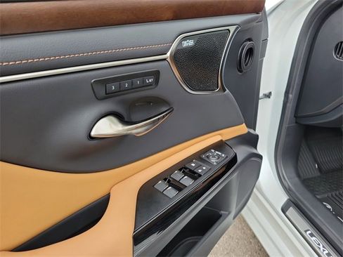 New 2025 Lexus ES 350 Ultra Luxury image 18