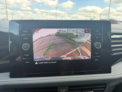 Used 2025 Volkswagen Jetta SEL FWD image 23