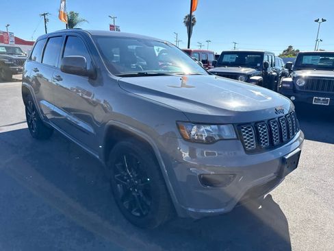 Used 2020 Jeep Grand Cherokee Altitude RWD image 10