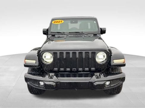 Used 2021 Jeep Wrangler Unlimited Sahara image 2
