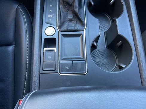 Used 2020 Volkswagen Atlas Cross Sport SE w/ Towing Package image 33