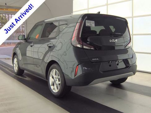 Used 2025 Kia Soul LX w/ LX Technology Package FWD image 4