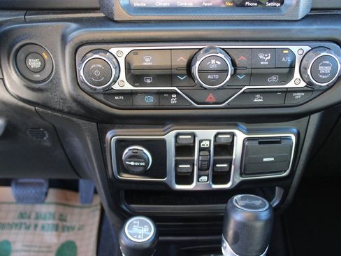 Used 2023 Jeep Wrangler Unlimited Sahara image 22