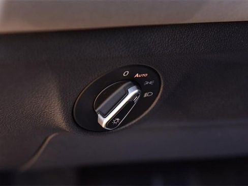 Used 2025 Volkswagen Jetta SE w/ Sunroof Package image 11