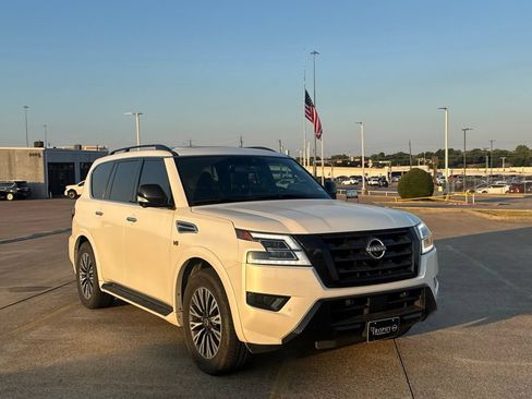 Used 2021 Nissan Armada SL w/ Midnight Edition Package RWD image 2