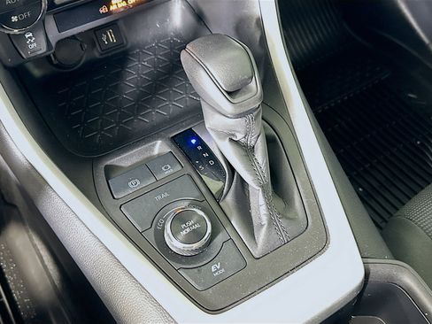 Used 2024 Toyota RAV4 LE image 24