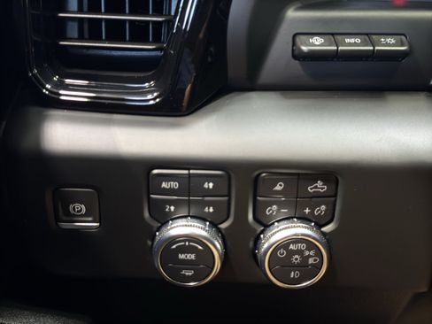 Used 2023 GMC Sierra 1500 AT4 w/ AT4 Premium Package AWD/4WD image 39