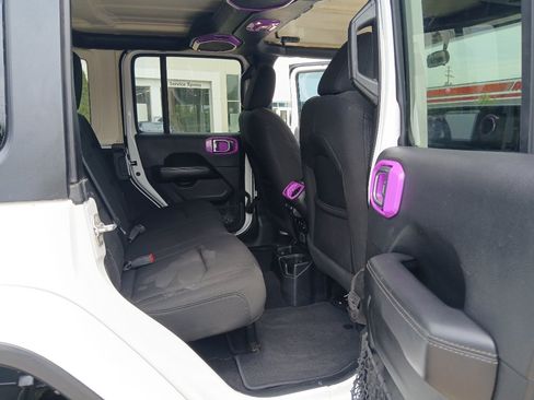 Used 2020 Jeep Wrangler Unlimited Sahara AWD/4WD image 19